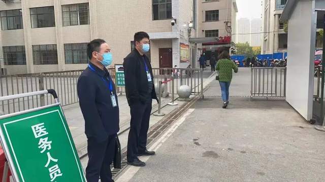 隆回縣人民醫(yī)院：嚴(yán)格落實(shí)疫情防控要求，黨員志愿者沖鋒在前
