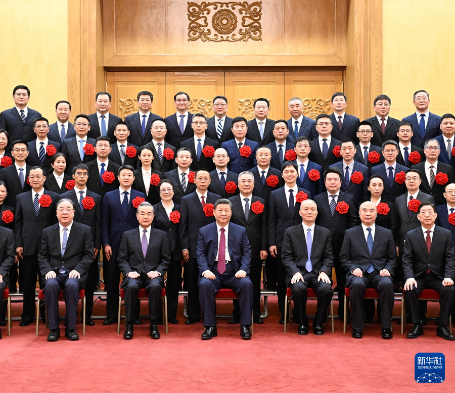 習(xí)近平會(huì)見(jiàn)中國(guó)援外醫(yī)療隊(duì)派遣60周年紀(jì)念暨表彰大會(huì)代表