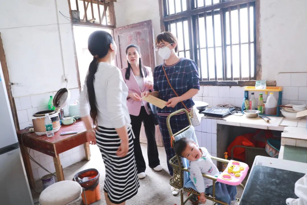 隆回縣人民醫(yī)院兒童康復(fù)中心開展全國助殘日主題活動