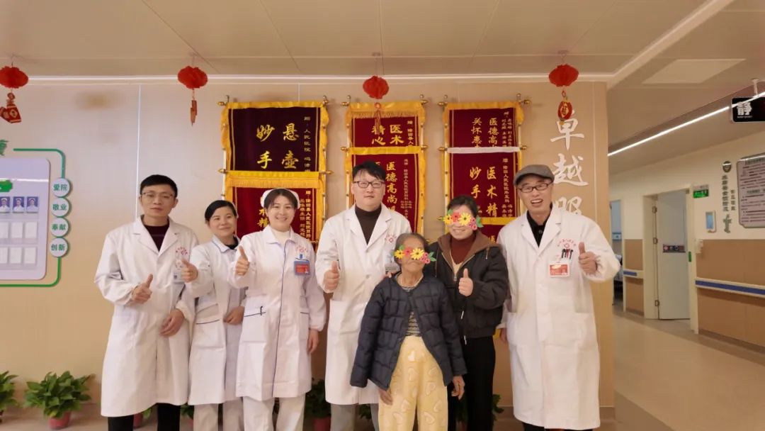 “撐爆了”可不是句玩笑話，七旬老人長期便秘竟撐破大腸！