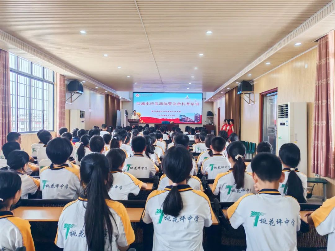 【普及急救技能，構建平安校園】隆回縣人民醫(yī)院志愿者走進縣城桃花坪中學開展急救科普活動